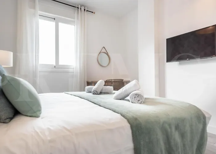 Stylish Apartments With Balcony & Parking Near The Beach By Rems